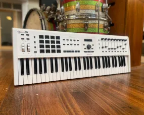 Arturia KeyLab 61 Mk2 - White (with warranty)