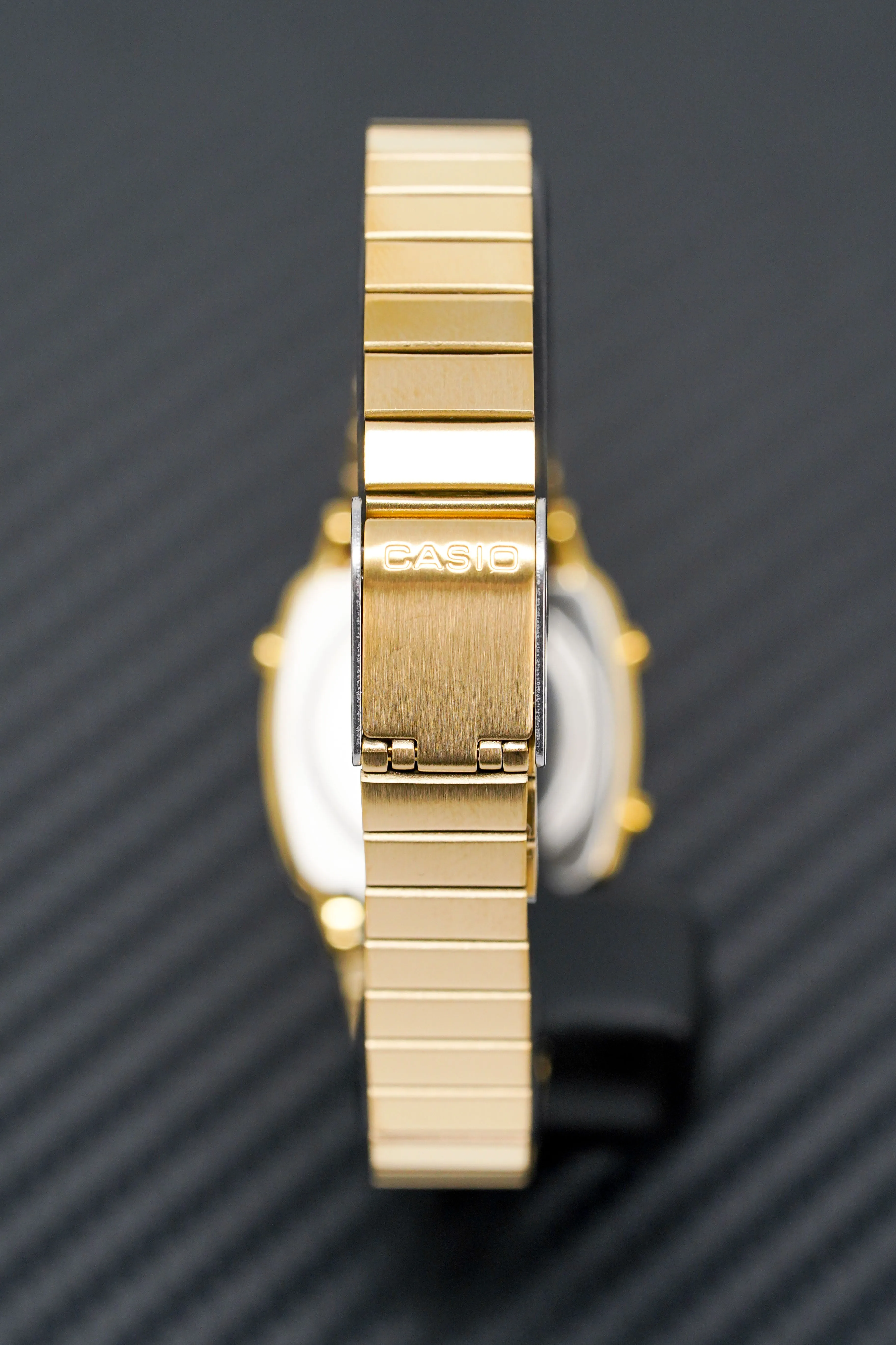 Casio Ladies Watch Digital Vintage Classic Flat Link Gold LA670WGA-1DF